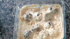 Almôndegas de carne moída ao molho no micro-ondas