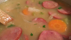 Sopa de legumes com calabresa