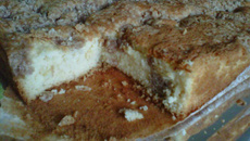 Cuca com farofa de canela