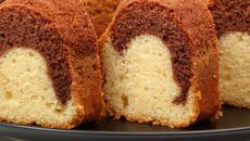 Bolo mesclado de chocolate