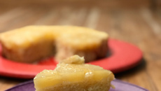 Bolo simples de abacaxi da Chef Manu Monteiro