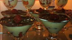 Delícia de morango com ganache e brigadeiro branco ou delícia dos ribas 