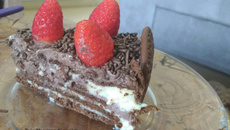 Pavê de chocolate e morango da Taís