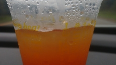 Chá mate gelado com pêssego