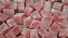 Bala de pinga ou gelatina de cachaça