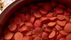 Salsicha ao molho simples e fácil