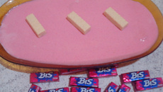 Pavê de morango com Bis