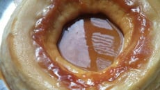 Falso pudim de leite condensado de microondas