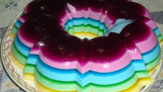 Gelatinas coloridas em camadas