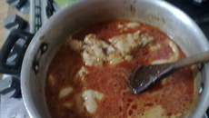 Frango com macarrão na mesma panela