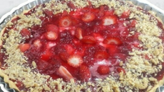 Torta de morango com nozes