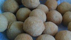 Bolinha de queijo com milho