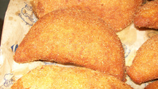 Risoles de frango com creme de queijo