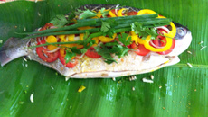 Peixe na folha de bananeira