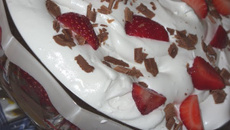Mousse de chocolate com morango