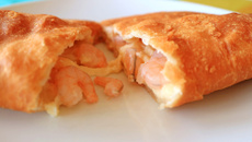 Pastel de camarão com cream cheese