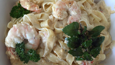 Fettuccine com camarões ao molho de nata e gorgonzola