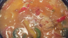 Cação ao molho de pimentões.