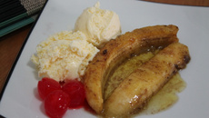 Banana flambada com sorvete