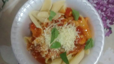 Macarrão penne com camarão