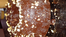 Bolo de chocolate com frutas vermelhas