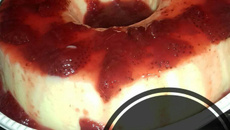 Pudim de leite em pó com morango