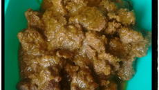 Músculo com cebola na panela de pressão