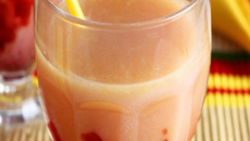 Vitamina de Ades uva e laranja