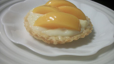 Tortinha de pêssego com massa folhada