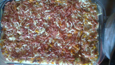 Macarronada com molho branco e molho bolonhesa