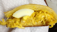 Pastel de forno com creme de pimenta e frango