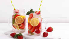 Água saborizada com morango