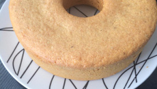 Bolo de fubá fofinho com canela e erva doce