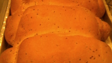 Pão de leite caseiro (massa adocicada)