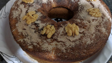 Bolo de maçã com nozes