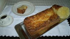 Bolo de macaxeira com abacaxi