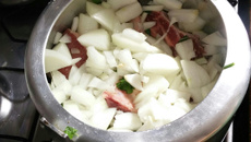 Costela na pressão com cebola roxa