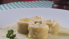 Rondeli de frango ao molho branco