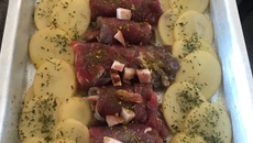 Carne assada enrolada com bacon