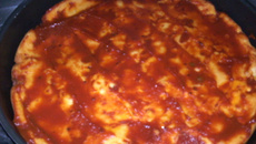 Torta de salsicha, ervilha e milho verde