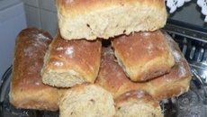 Pão caseiro com grãos e mel