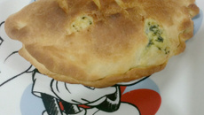 Empanada de queijo com espinafre