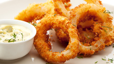 Lulas fritas com molho tártaro