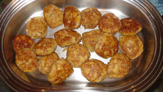 Bolinho de batata com alho poró