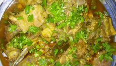 Carneiro cozido na pressão