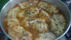 Frango grelhado coberto com mussarela