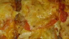 Bife grelhado com tomate assado e mussarela