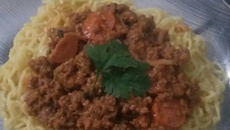 Carne moída com macarrão