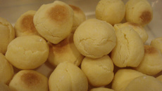 Bolinhos de polvilho (pão-de-queijo)