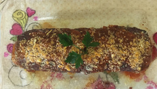 Rocambole de carne moída ao molho sugo